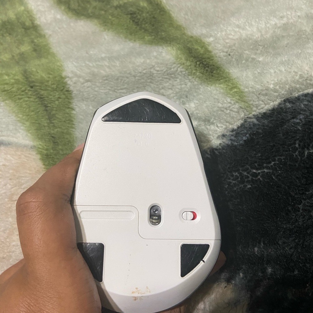 Logitech Wireless Mouse - Picture 2 of 3
